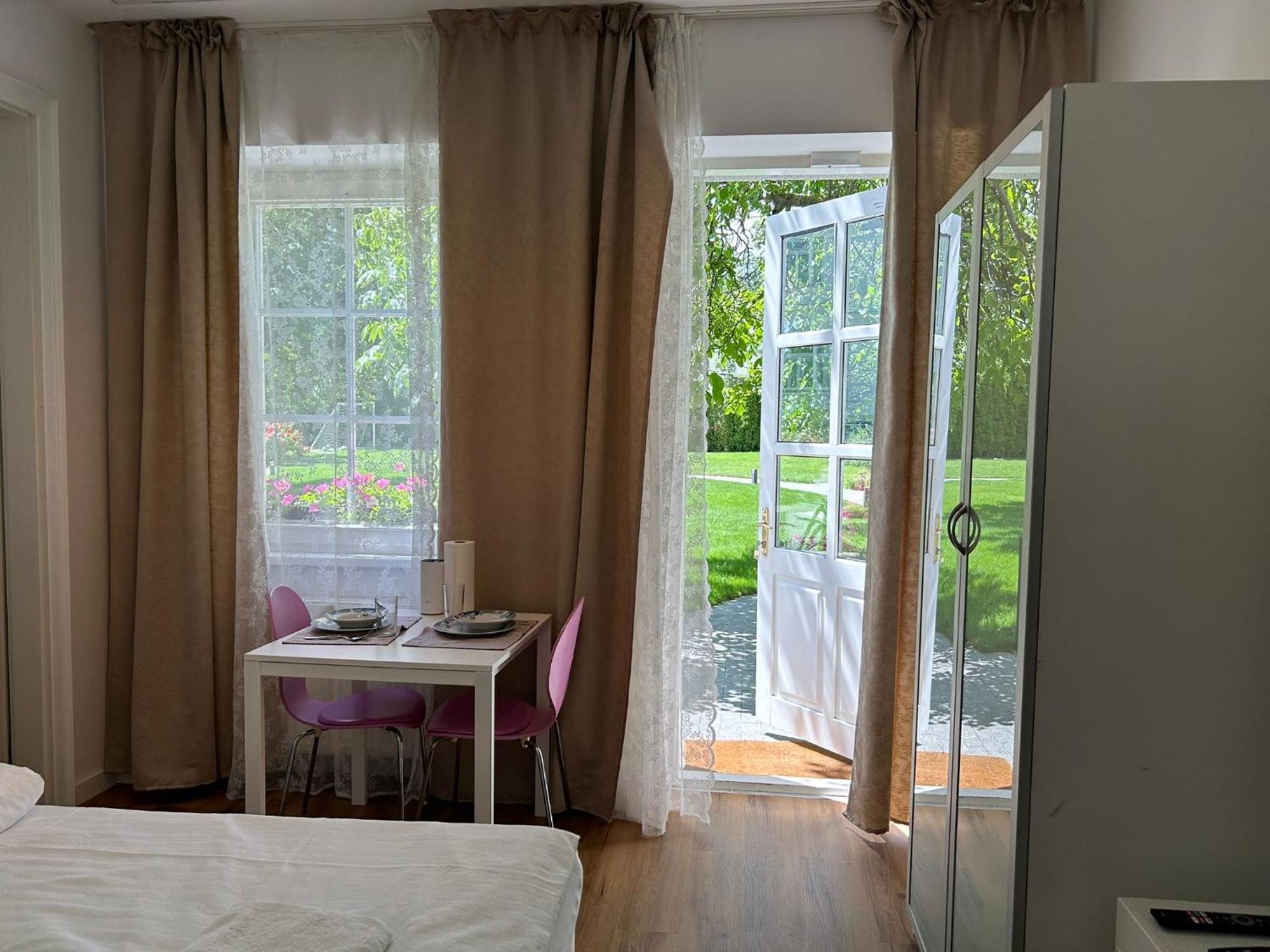 Apartment Mit Gartenblick Und Terrasse Baden Bagian luar foto