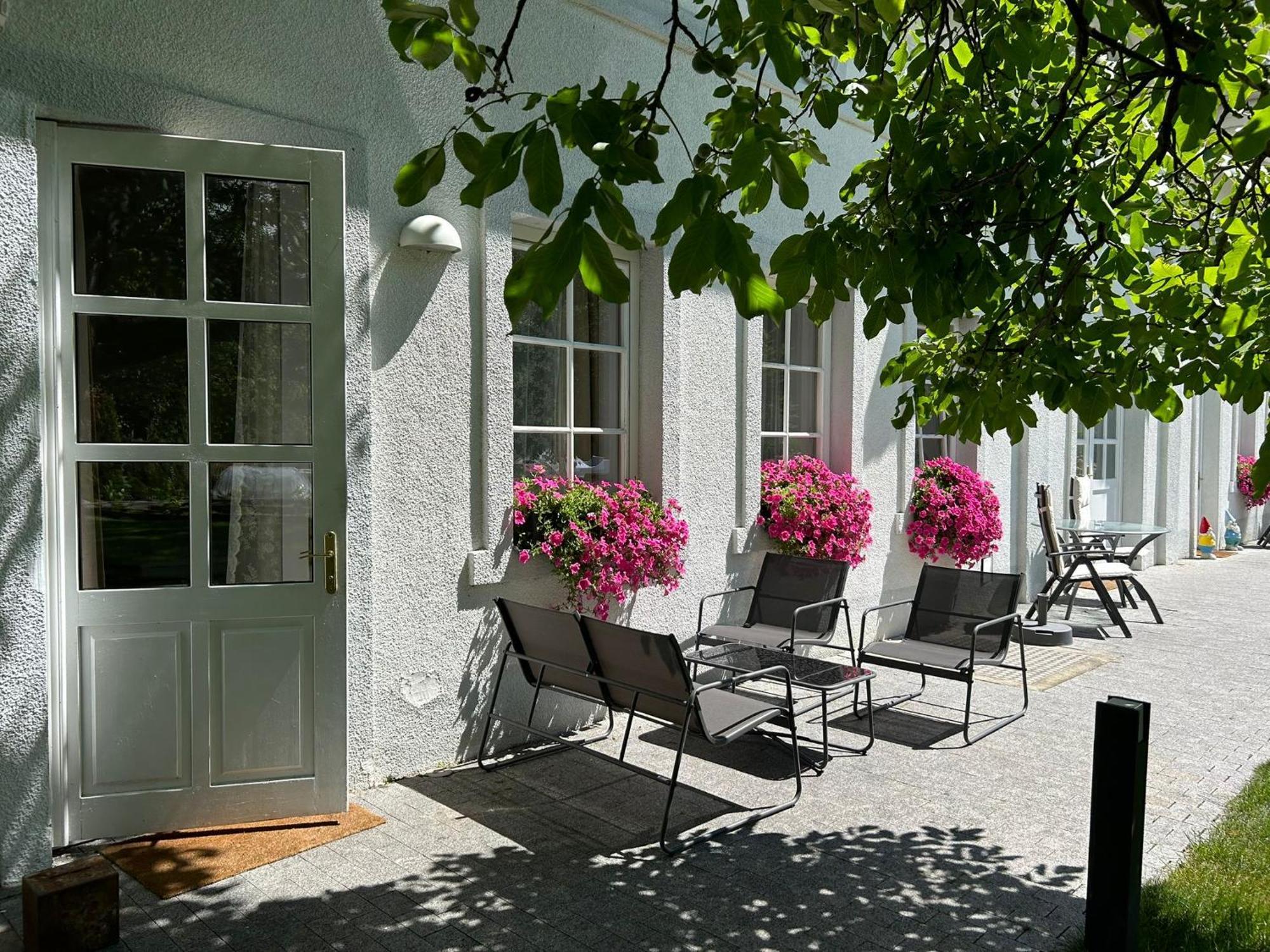 Apartment Mit Gartenblick Und Terrasse Baden Bagian luar foto