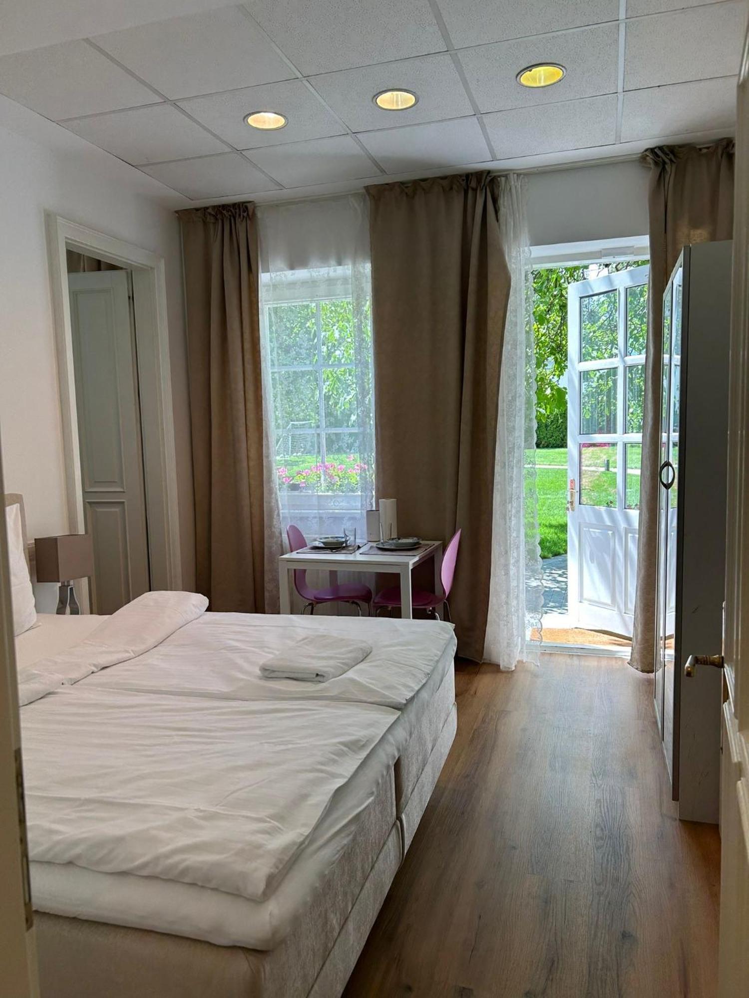 Apartment Mit Gartenblick Und Terrasse Baden Bagian luar foto